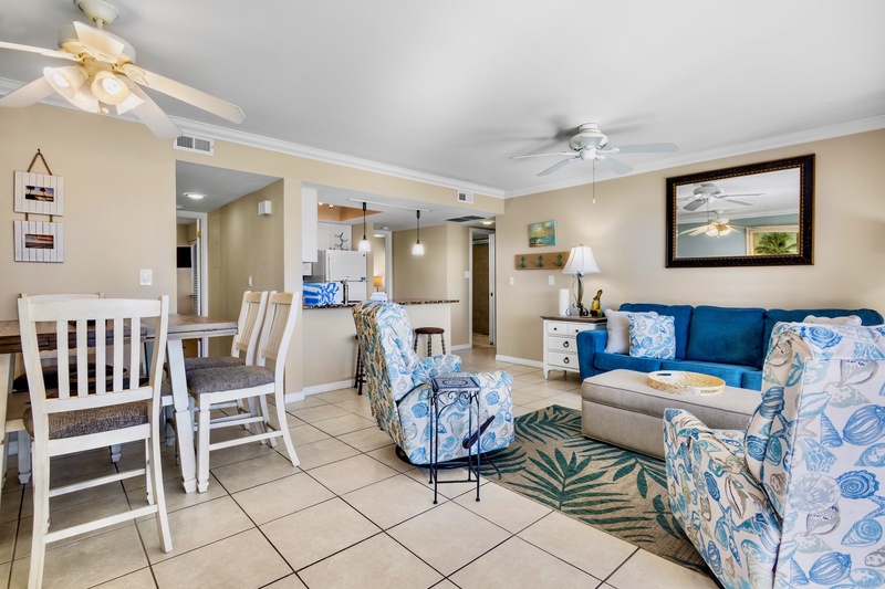 PHOTO - Family Room 4