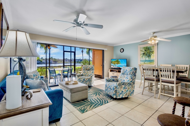 PHOTO - Family Room