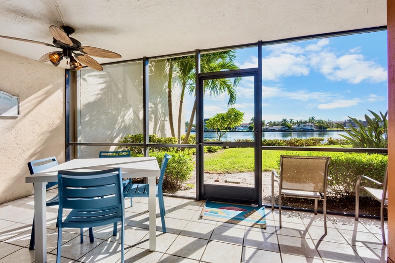 PHOTO - Lanai 2