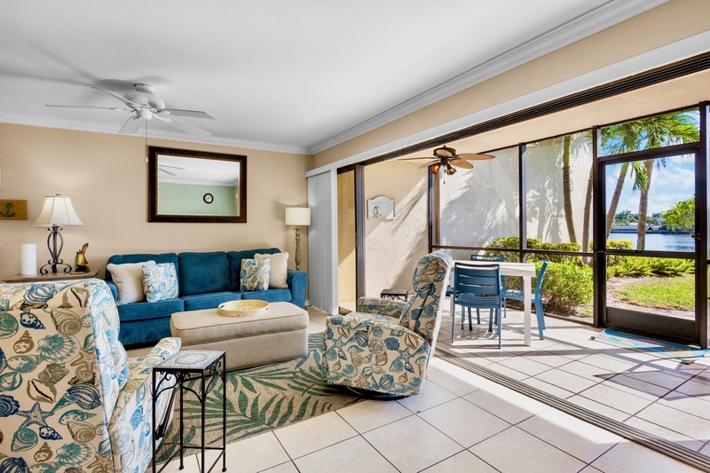 PHOTO - Living Room & Lanai