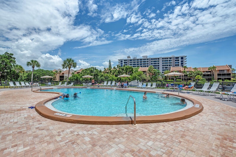 PHOTO - Pool