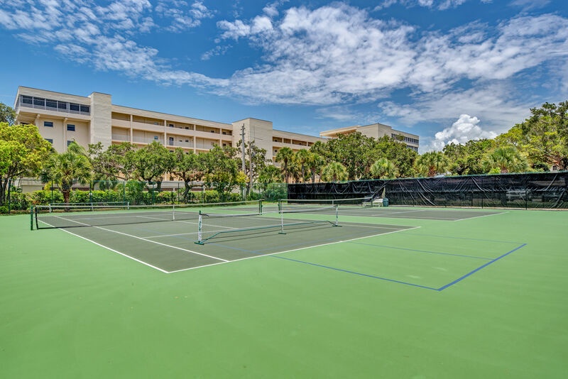 PHOTO - Tennis Court