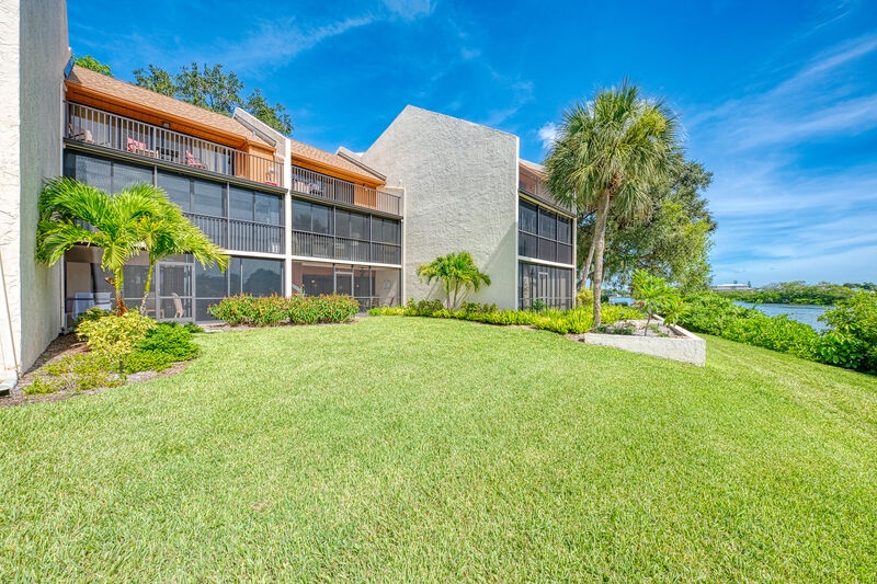 PHOTO - View of Back of Condo